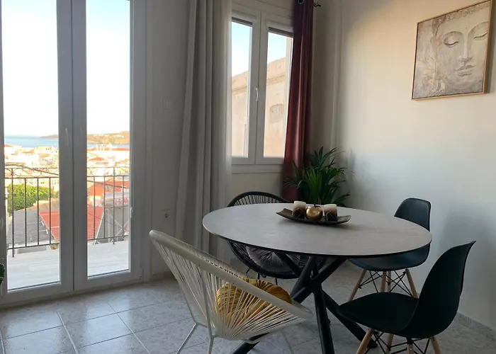 Caesar Deluxe In Ermoupoli